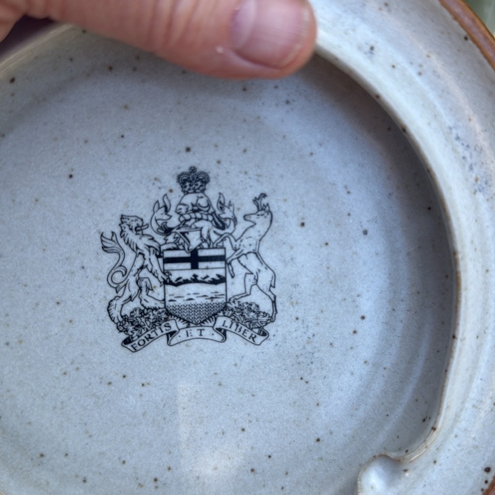 Vintage Canadian ashtray Beaver Flats Pottery-Handmade studio British‎ symbols - Picture 15 of 17
